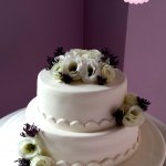 Tort weselny z żywymi kwiatami